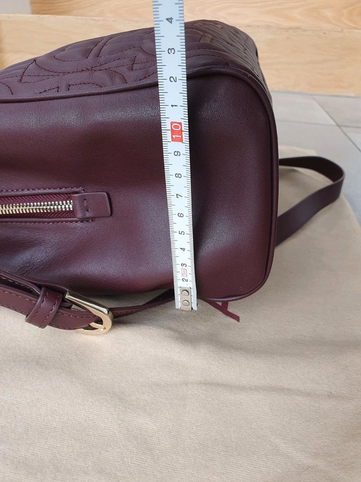 Aigner Tasche burgundy NEUWERTIG in Lübbecke 