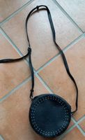 Tasche Handtasche schwarz rund 20 cm TCM Nieten silber Nordrhein-Westfalen - Oer-Erkenschwick Vorschau