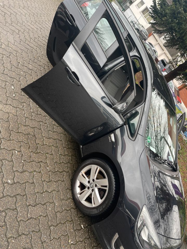 Opel Astra 2013 in Düsseldorf