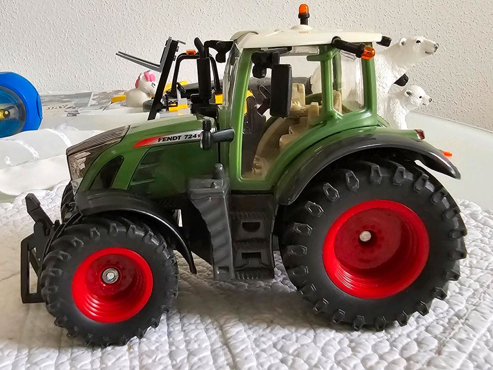 Siku Fendt Vario Traktor grün in Unkel
