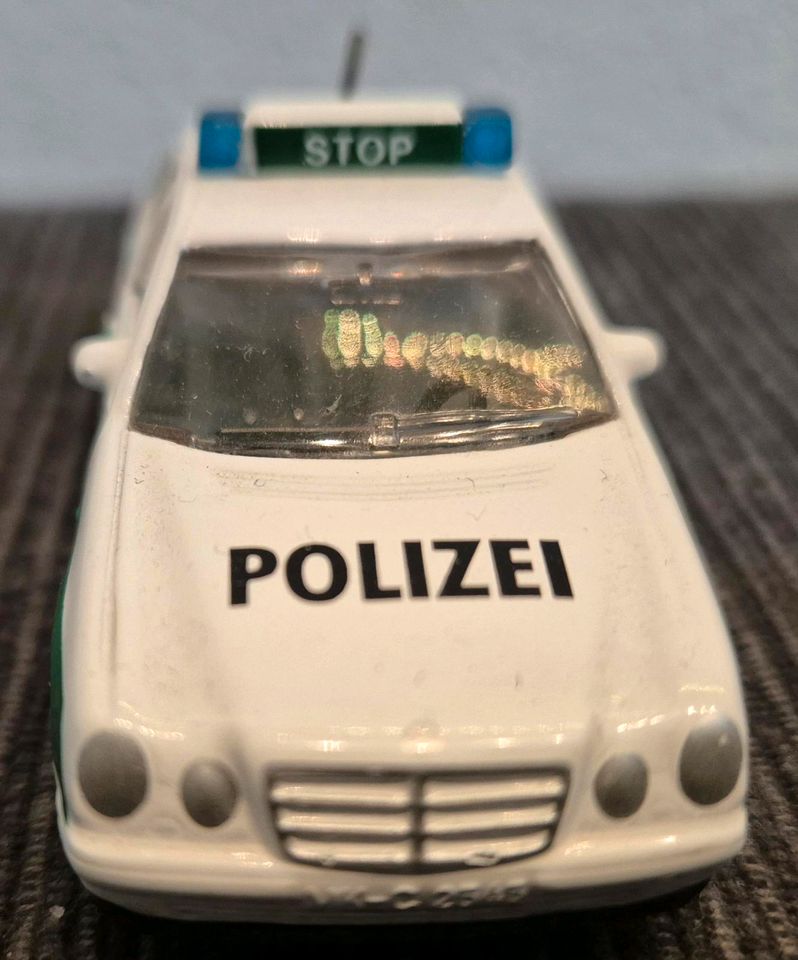 Siku 1048 Mercedes E 230 Polizei Einsatzfahrzeug in Hamburg