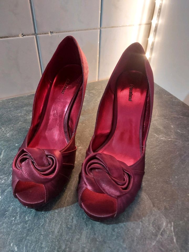 High Heels satin rot bordeaux Pumps in Dortmund