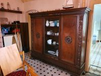 Antiker Wohnzimmerschrank  mit Löwenfüssen und Holzschnitzereien Niedersachsen - Haste Vorschau