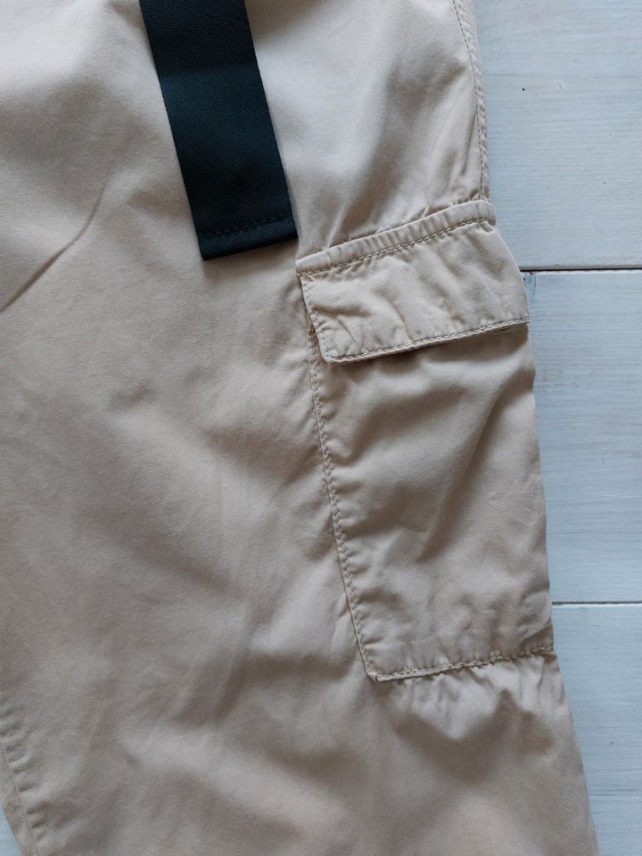 STRADIVARIUS Cargohose Gr. S mit Gürtel Damen-Hose Beige in Goslar