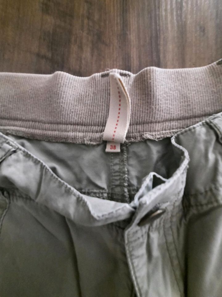 Vero Moda Cargo-Capri-Bermuda-Sommerhose Gr. 38 in Zirndorf