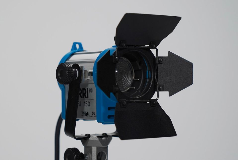 ARRI Junior 150W Fresnel Tungsten Stufenlinse Filmlicht in München