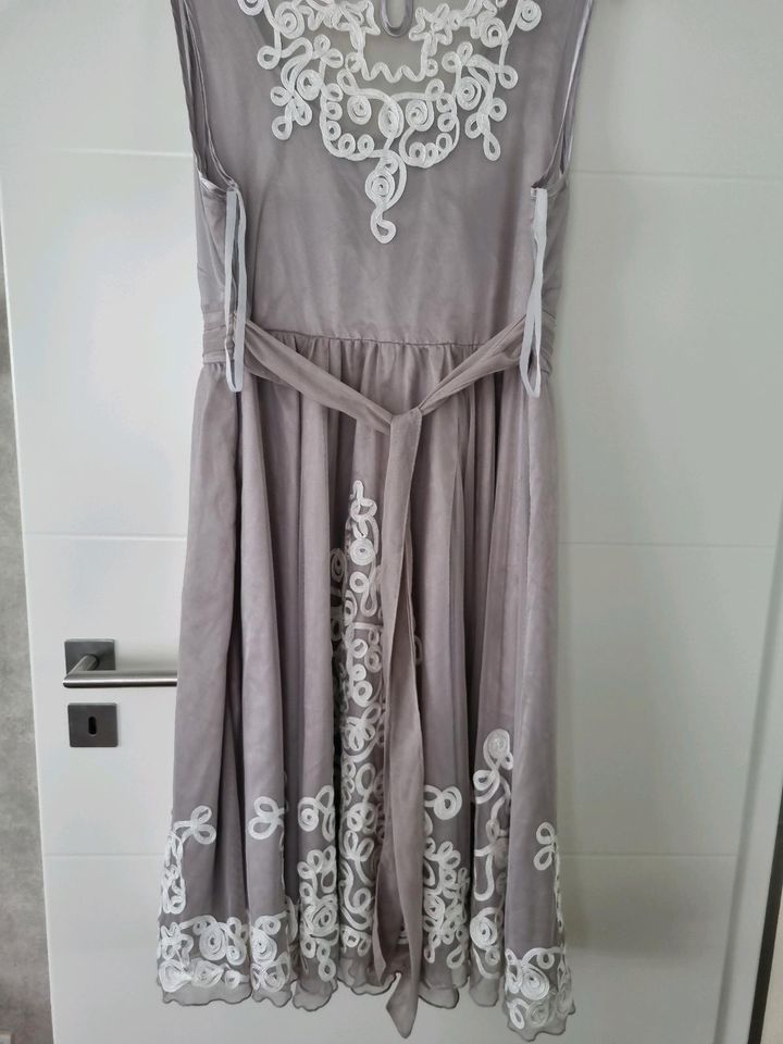 Kleidung Neu 44 46 Kleid Abendkleid  Pulli Paket in Röthlein