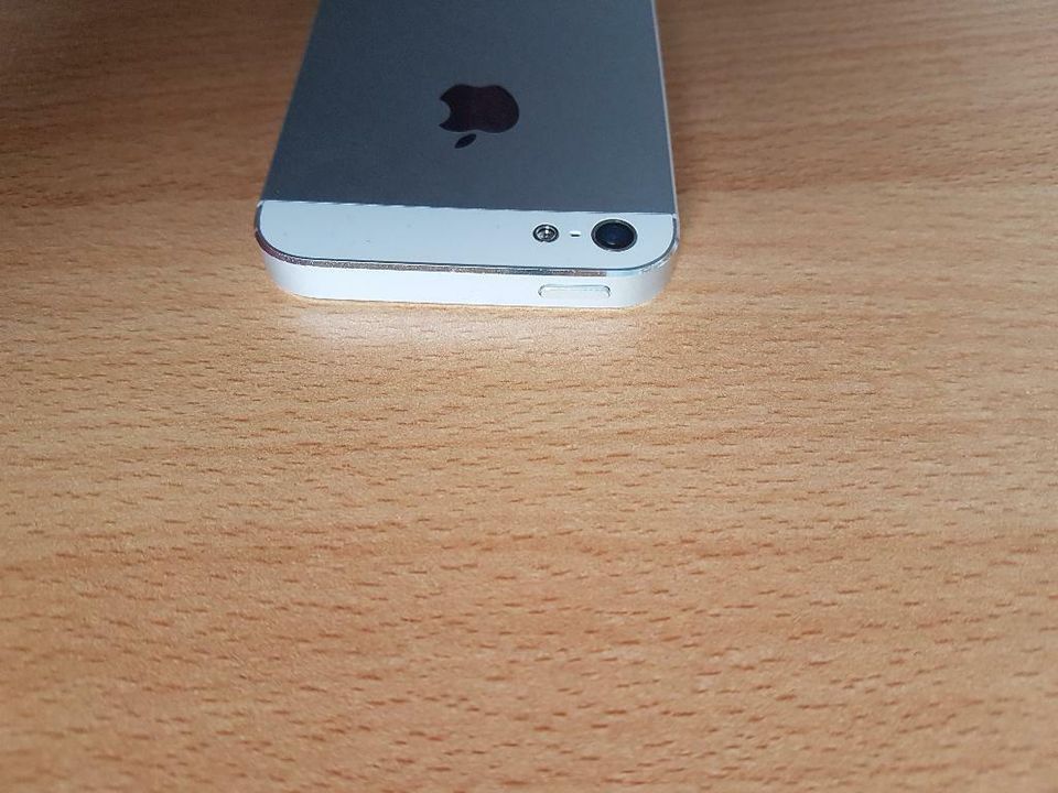 IPhone 5 weiß mit Ladegerät, +Neuwertig+ Versand möglich in Iserlohn