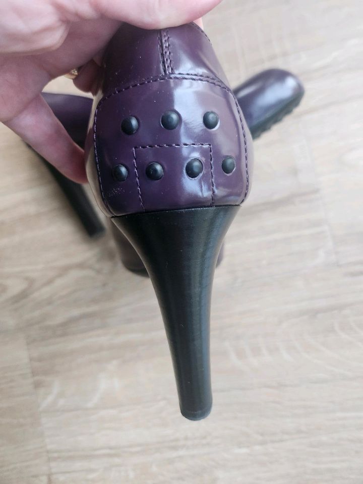 Lackpumps in Violette in Hamburg