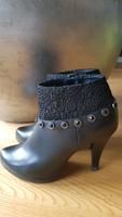 Highheel Stiefeletten in schwarz mit schöner Verzierung aus Spitz München - Pasing-Obermenzing Vorschau