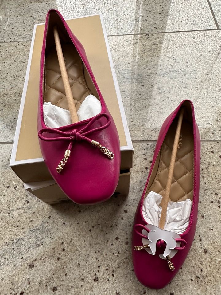 Michael Kors Ballerina Neu Schuhe Loafer Mokassins US Gr 7 in Darmstadt