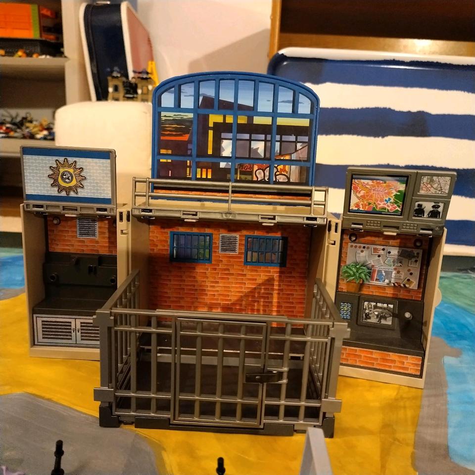 Playmobil tragbare Polizeistation, Tresor,Verkehrsschule, Rettung in Wiesbaden