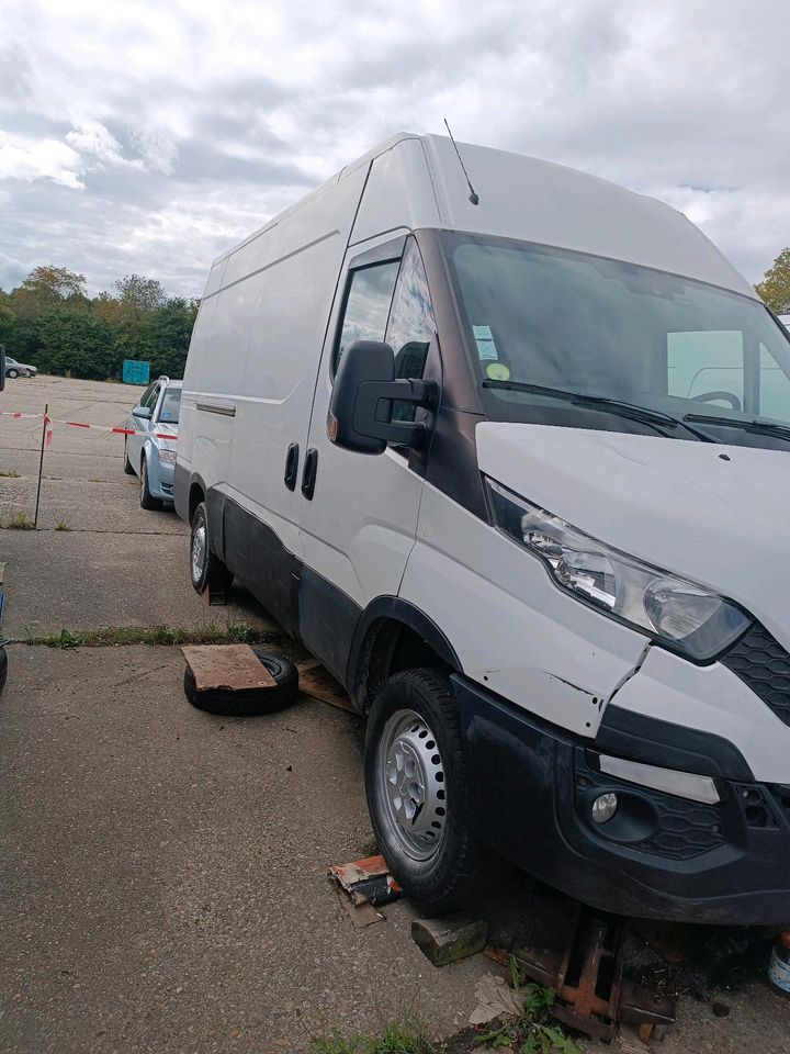 Private Anbieter ein Iveco daily Motorschadenn 08/2017 2.3 145 PS in Landshut