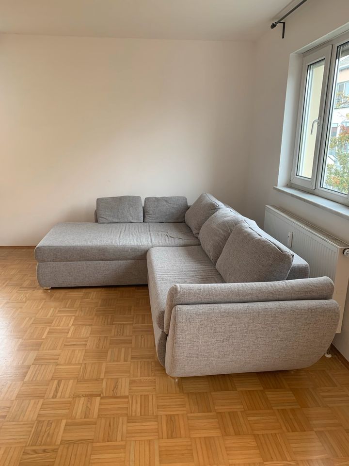 Ecksofa mit Schlaffunktion und Staufunktion in Regensburg