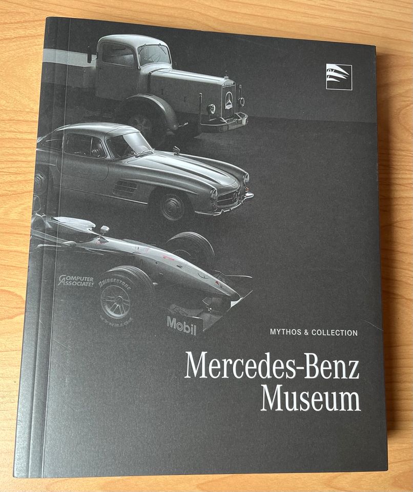 Mercedes Benz Museum Stuttgart Buch in Rain Lech