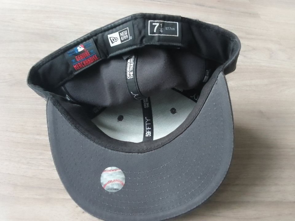 NEUE dunkelgraue NY Yankees MLB Clubhouse 59FIFTY-Cap in Baltmannsweiler