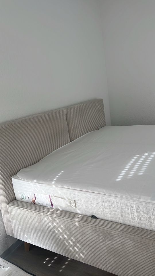 Doppelbett mit Kasten wie NEU ! + Matratze,Kommode,Sideboard in Duisburg