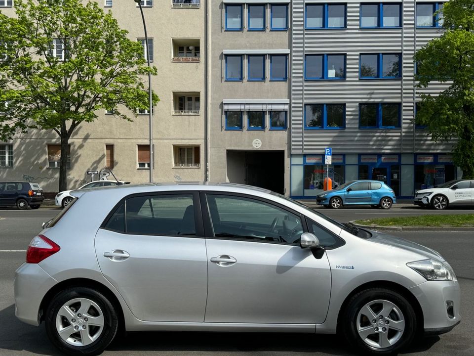 Toyota AURIS HYBRID 1,8-l-VVT-i *AUS 1.HAND*KLIMAAUTO* in Berlin
