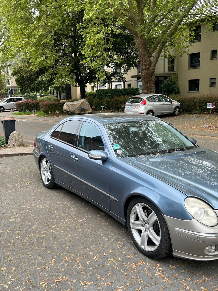 Mercedes Benz w211 E320 cdi  TÜV Neu!! in Köln