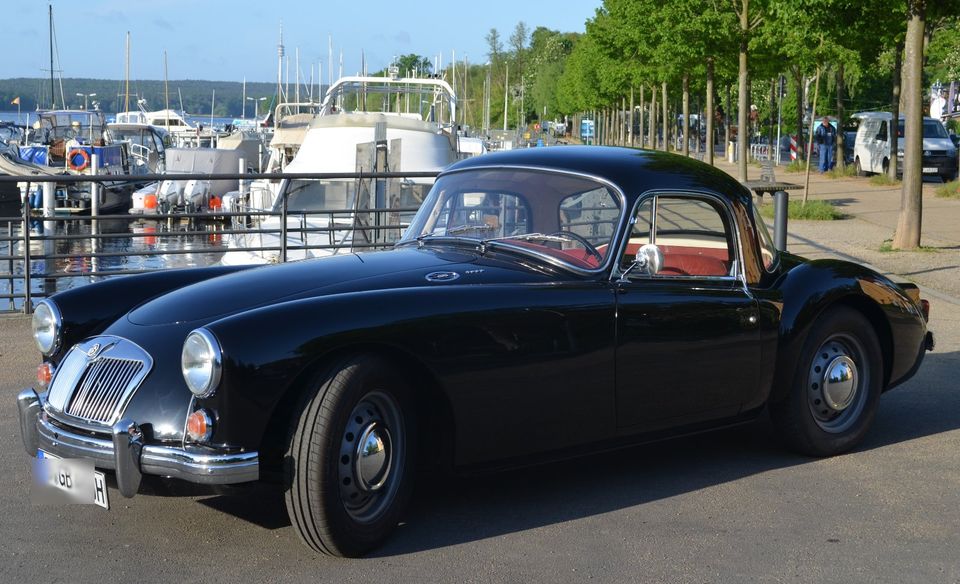 Schönes MG MGA Coupé in Berlin