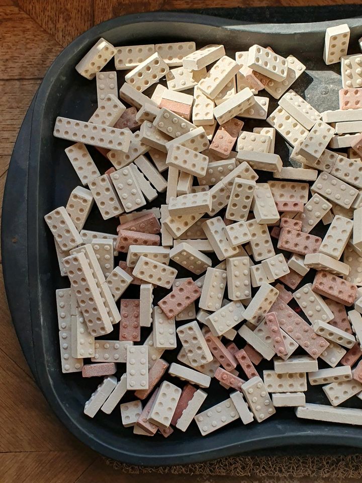 Bauklötze wie LEGO aus Stein als Spielzeug oder für Modellbau in Hamburg