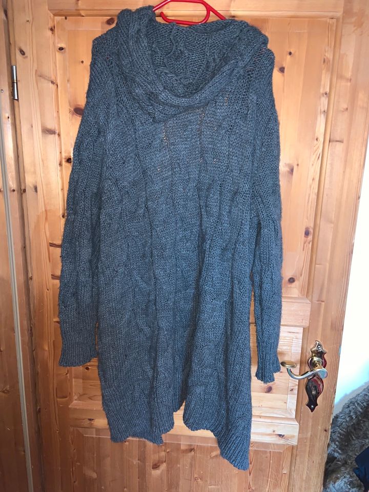 Damen Strickjacke Größe S/M in Bayreuth