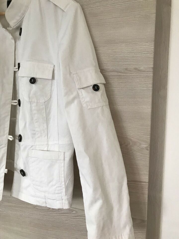 weiße Jacke von Esprit Gr. 44 in Nonnweiler