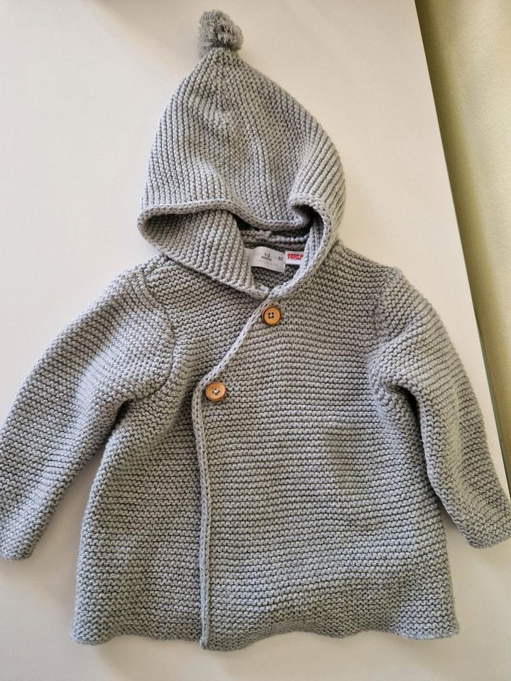 Zara Strickjacke Rippenmuster 62 neu Baby Jacke in Albersdorf