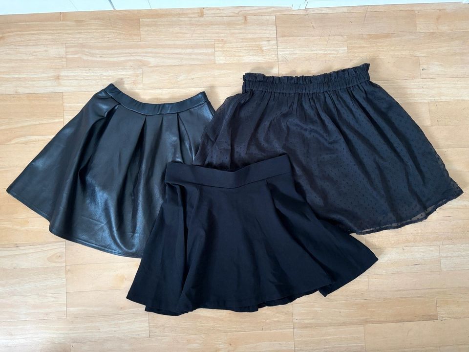 3 schöne schwarze Röcke im Paket - H&M und Boohoo - Gr. S/M in Hannover