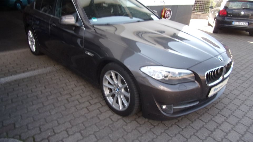 BMW 3 l Maschine 530 - Autom., Navi, 8-Gang in Rödental