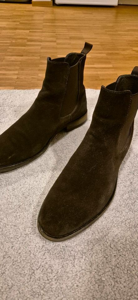 Braune Wildleder Stiefeletten in Böblingen