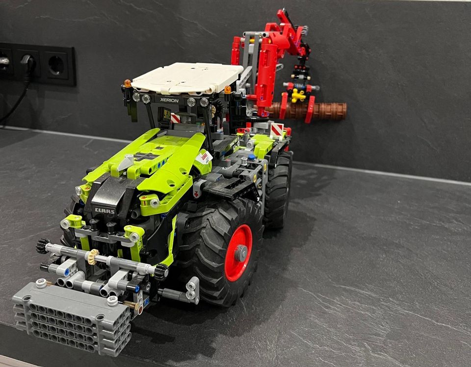 Lego Technic 42054 Claas Xerion 5000 Trac VC in Wassenberg