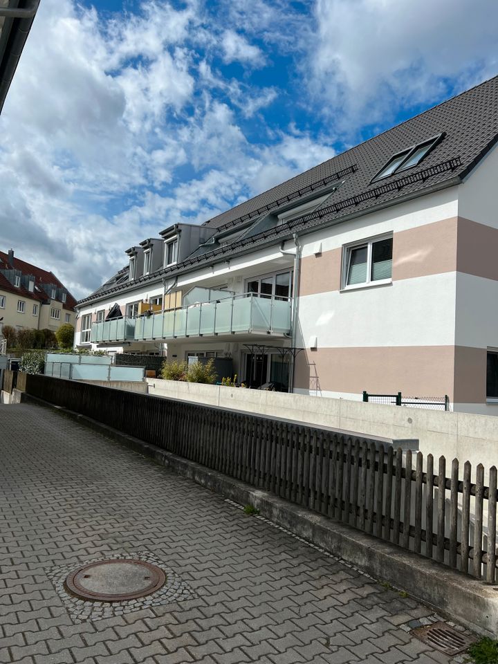 Neuwertige 3 ZKB Wohnung mit hochwertiger Küche und TG. Plätze zu vermieten in Gersthofen