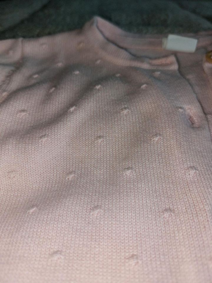 Super schöne H&M Strickjacke Rose wie neu in Tann