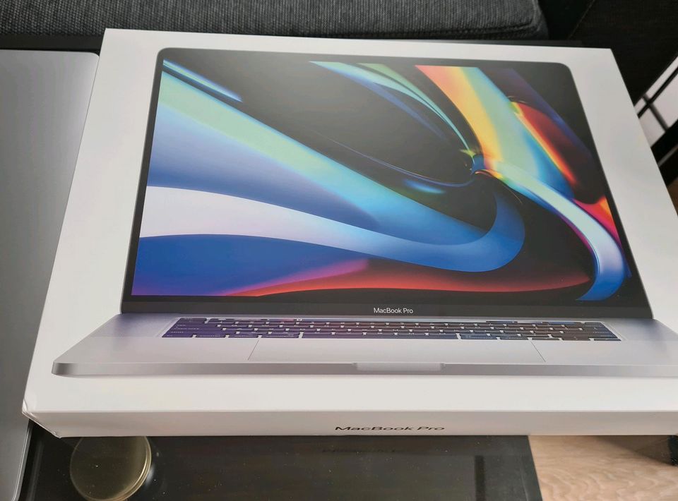 MacBook Pro 16 Zoll 2019 2,3Ghz i9 - 5500M - 16Gb Ram - 1TB SSD in Berlin