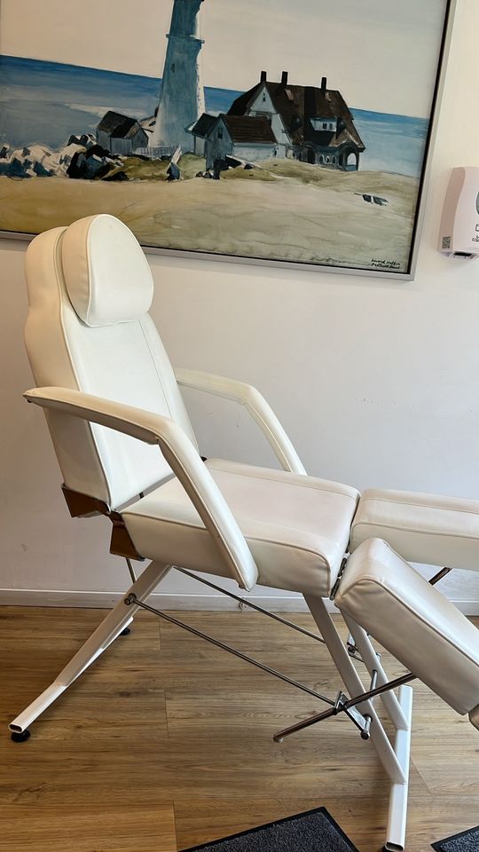 Fußpflegestuhl kosmetikliege Stuhl weiß in Duisburg