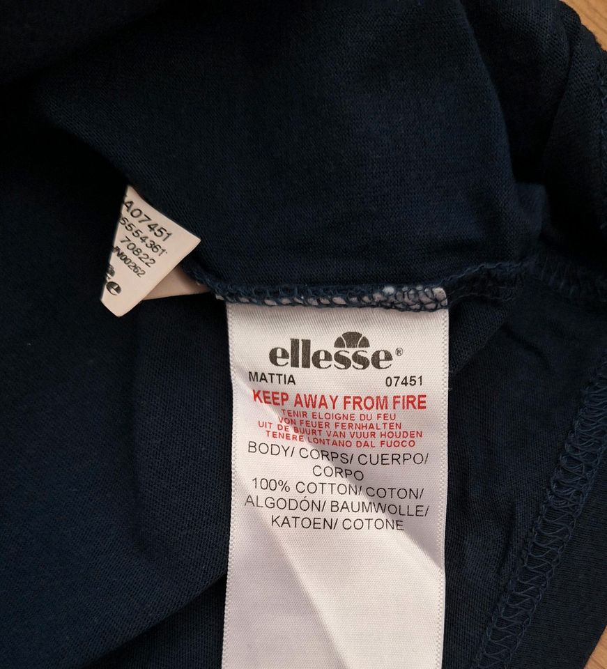 Ellesse Tshirt Blau Logo-Patches in Gr. 38 in Recklinghausen