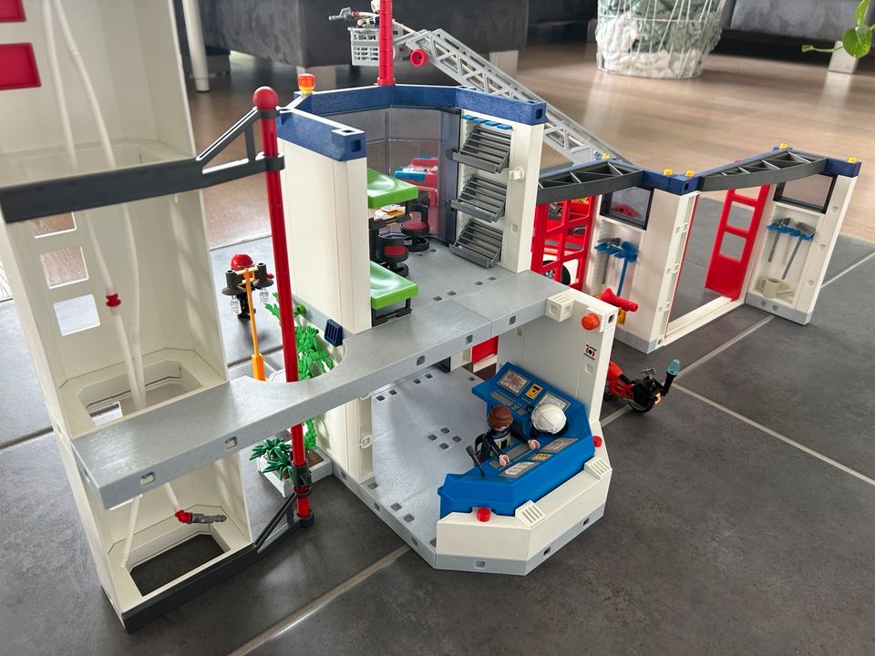 Playmobil Feuerwehrstation Feuerwache Feuerwehr Leiterwagen in Rietberg