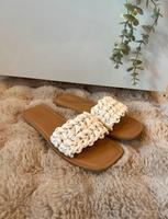 Weiße Pantoletten/Sandalen in Flecht-Optik Baden-Württemberg - Wernau Vorschau