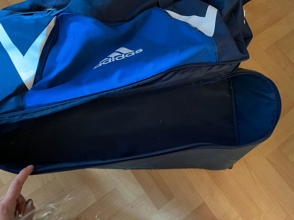 Adidas Sporttasche - Fußballtasche in Rastede