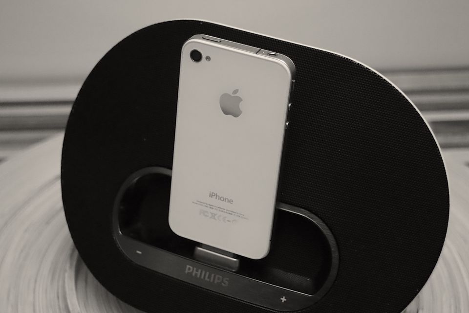 iPhone 4 (Dockingstation / Soundbar / verschiedene Cover) in Kiel - Mitte |  Apple iPhone gebraucht kaufen | eBay Kleinanzeigen ist jetzt Kleinanzeigen