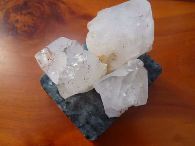 Bergkristall Edelstein Heilstein Mineralien Quarz Kristall Granit in Wesel