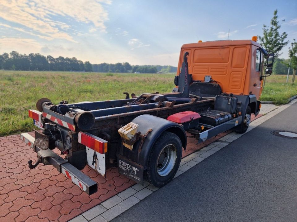 MAN L2000 12-163 Abrollkipper Hiab Multilift XR7 Container. in Schneverdingen