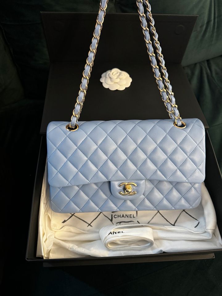 Chanel Tasche Flap Bag Blau * Sky Blue* NEU* verklebt in Frankfurt am Main