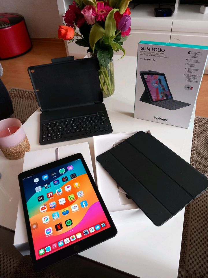 Ipad tablet 7 Generation WiFi +Celullar.32 GB in Frankfurt am Main
