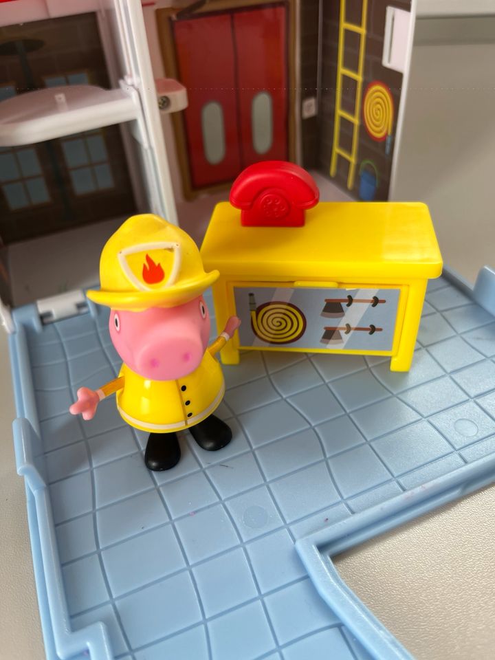 Peppa Wutz Feuerwehrmann und Feuerwehrhaus in Kusel