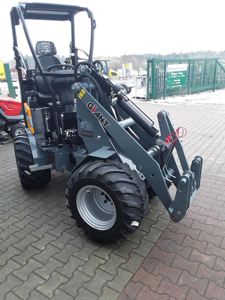 Giant G 1500 Hoflader Radlader Kubota Motor Ameise in Löningen