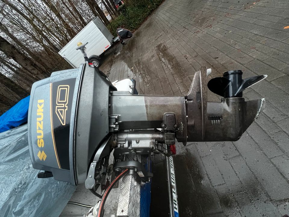 Hellwig Triton Motorboot Suzuki 40 PS inklusive Trailer in Tellingstedt