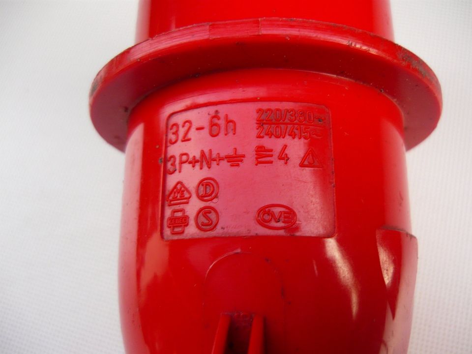 Mennekes Stecker 32A - TYP 4 Guter Zustand, siehe Bilder. in Waldstetten