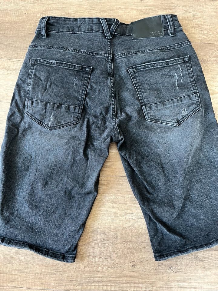 Jeans Shorts Herren Teenager Gr.S W30 in Mühlhausen